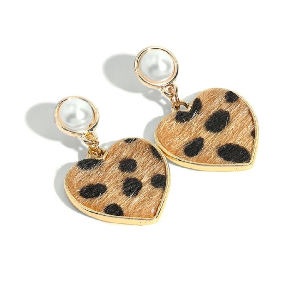 New! Gold Leopard Heart Textured Dangle Earrings - Picture 4 of 4